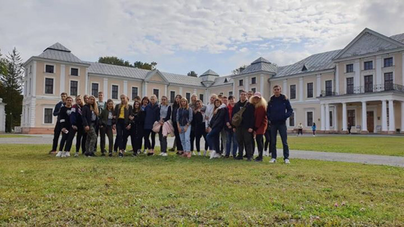 ПОДОРОЖУЮЧИ ЗАМКАМИ ТЕРНОПІЛЬЩИНИ