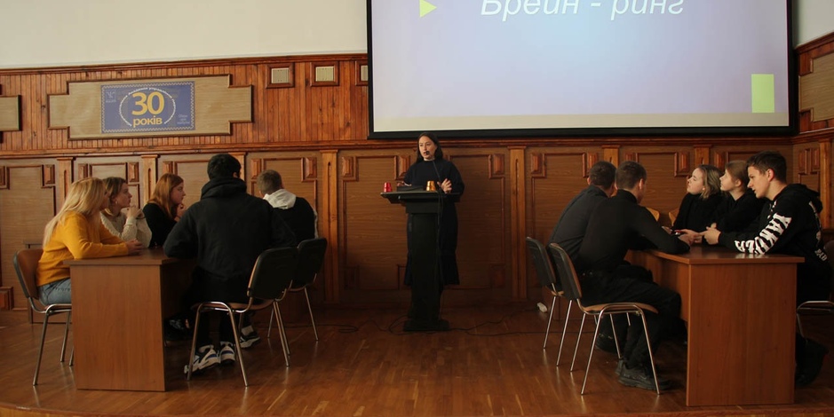 Команда коледжу  «5 елемент. Молодіжна» ( ІІ склад)  посіла друге місце  у брейн-ринзі,  присвяченому спорту