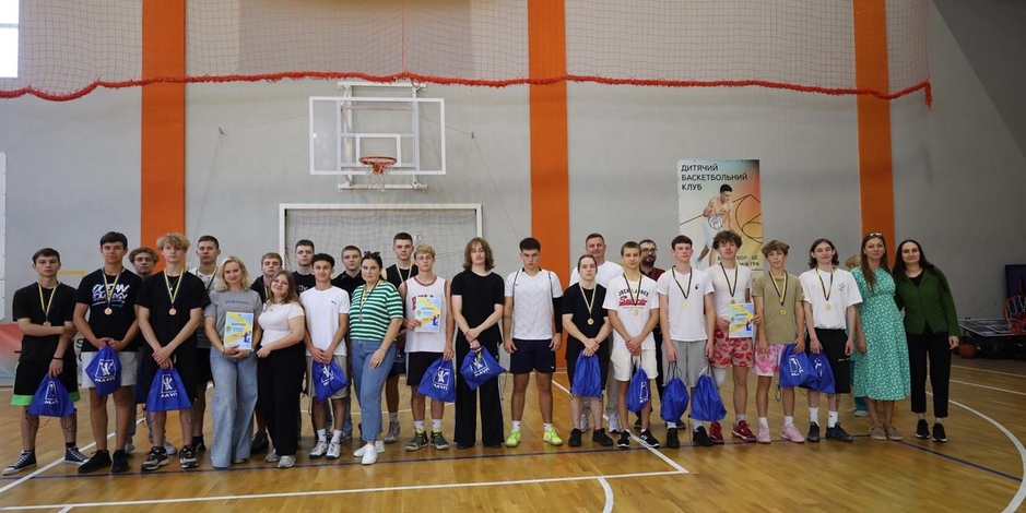 Вітаємо  першокурсників Голосіївського ЕПФК із золотою медаллю у змаганнях зі стрітболу!
