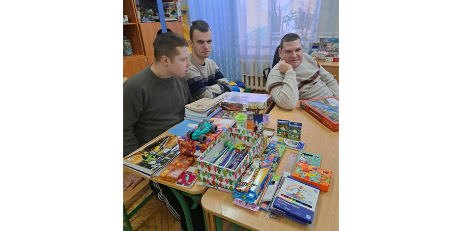 ПОДАРУЄМО РАДІСТЬ ДІТЯМ:  СТУДЕНТИ КОЛЕДЖУ –  ДІТЯМ, ЕВАКУЙОВАНИМ З КУПꞌЯНСЬКА