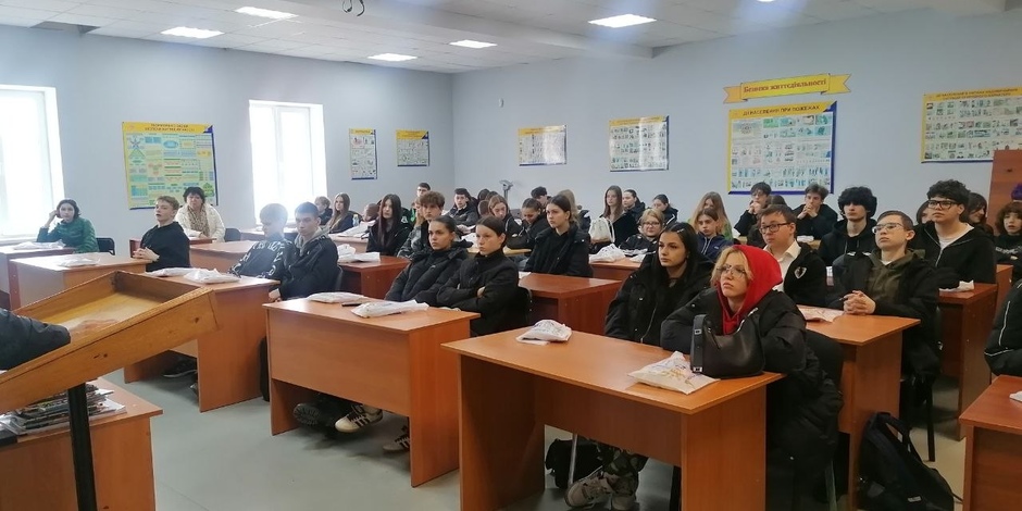 Дев’ятикласники гімназії «Грааль» взяли участь у профорієнтаційному тестуванні, яке систематично відбувається в Міжрегіональній Академії управління персоналом. 